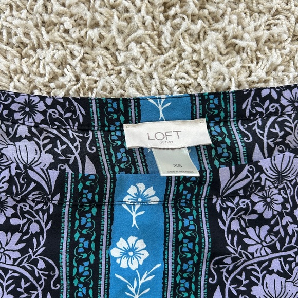 LOFT Women’s XS Purple, Blue, and Black Floral Long Sleeve Blouse - Picture 3 of 4
